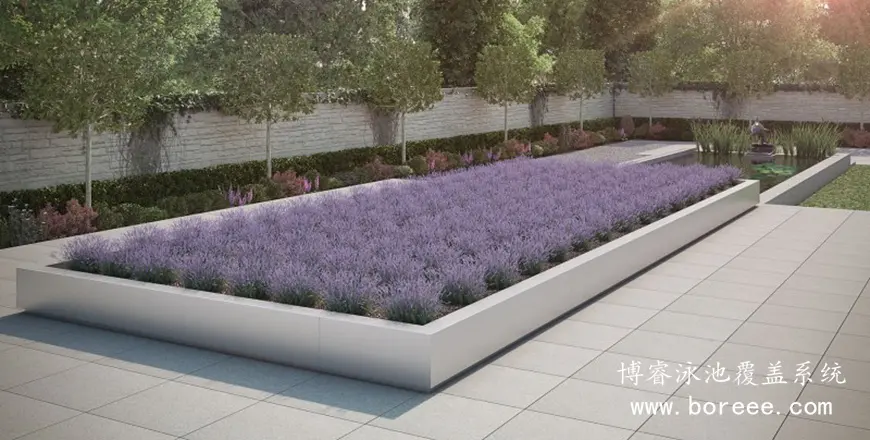 表面是花圃的自动泳池盖